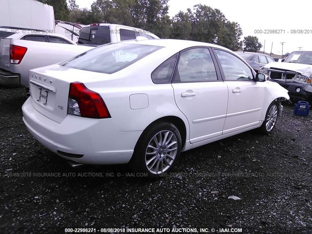 YV1672MS1B2547485 - 2011 VOLVO S40 T5 WHITE photo 4