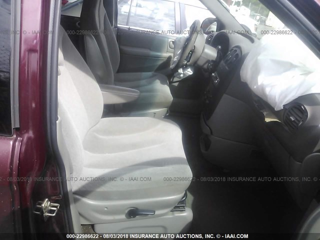 2B4GP44352R789533 - 2002 DODGE GRAND CARAVAN SPORT MAROON photo 5