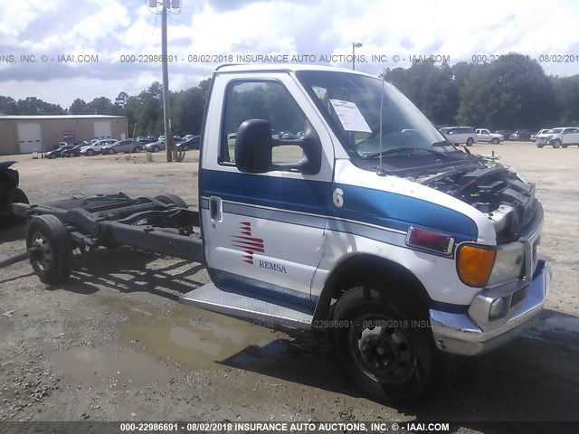 1FDXE45F33HB48746 - 2003 FORD ECONOLINE E450 SUPER DUTY CUTWY VAN WHITE photo 1