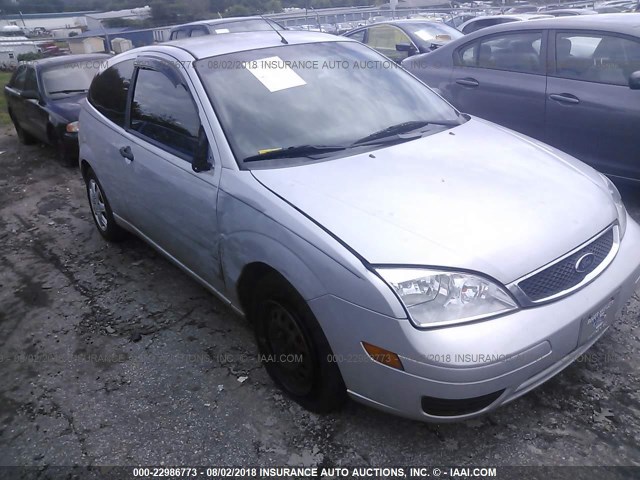 1FAFP31NX7W331604 - 2007 FORD FOCUS ZX3/S/SE/SES SILVER photo 6