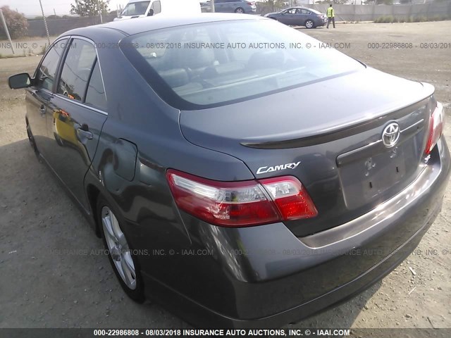 4T1BK46K57U514122 - 2007 TOYOTA CAMRY NEW GENERAT LE/XLE/SE GRAY photo 3