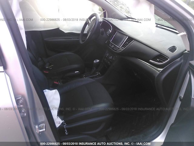 KL4CJASB0HB084815 - 2017 BUICK ENCORE PREFERRED Silber Foto 5
