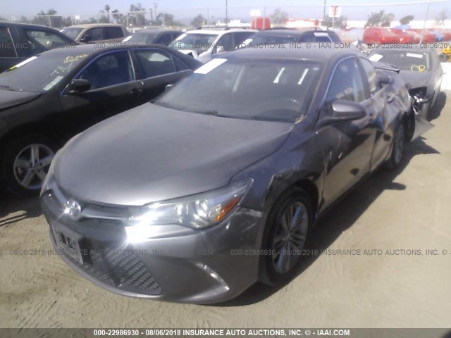 4T1BF1FK2GU193692 - 2016 TOYOTA CAMRY LE/XLE/SE/XSE 灰色 照片 2