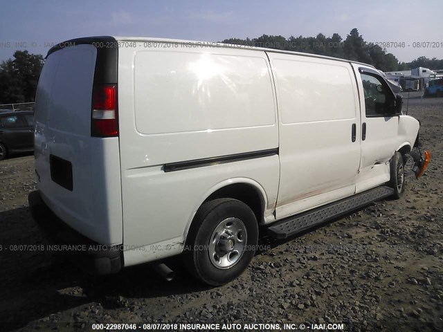 1GCWGFCA2D1112215 - 2013 CHEVROLET EXPRESS G2500  WHITE photo 4