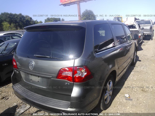 2V4RW3D10AR236624 - 2010 VOLKSWAGEN ROUTAN SE GRAY photo 4