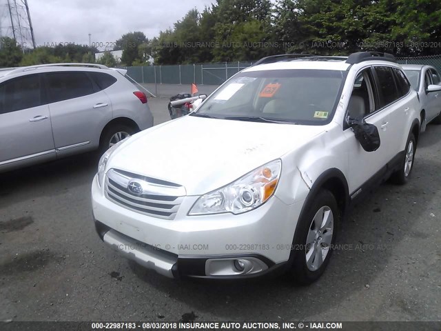4S4BRBLC8C3283908 - 2012 SUBARU OUTBACK 2.5I LIMITED WHITE photo 2