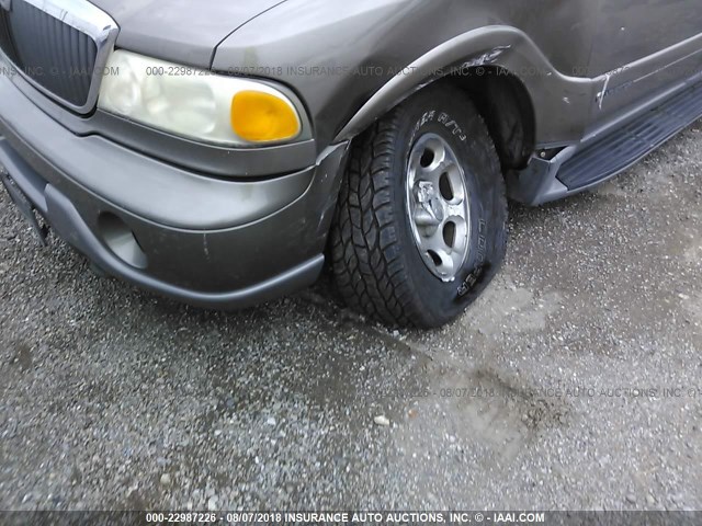 5LMFU28R21LJ31985 - 2001 LINCOLN NAVIGATOR 棕色 照片 6