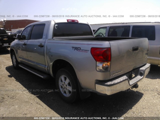 5TBEV54117S460291 - 2007 TOYOTA TUNDRA CREWMAX SR5 SILVER photo 3