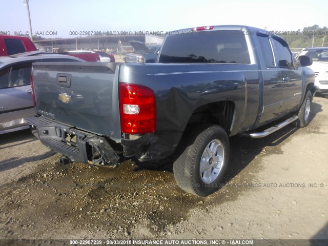 2GCEC19J881335120 - 2008 CHEVROLET SILVERADO C1500 BLUE photo 4