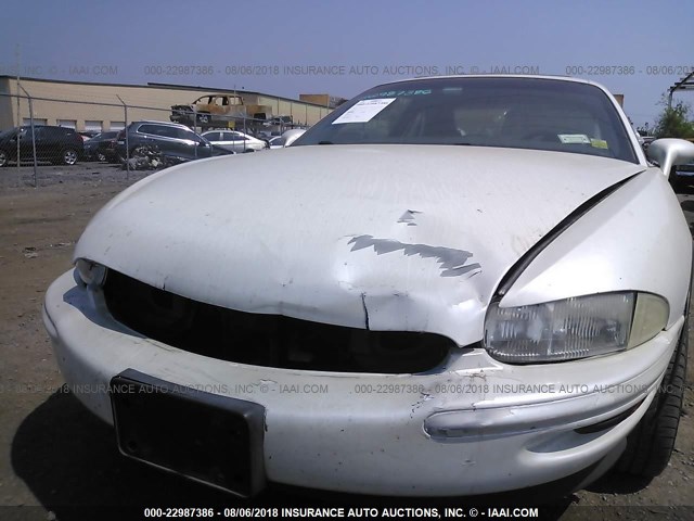 1G4GD2210T4717401 - 1996 BUICK RIVIERA WHITE photo 6