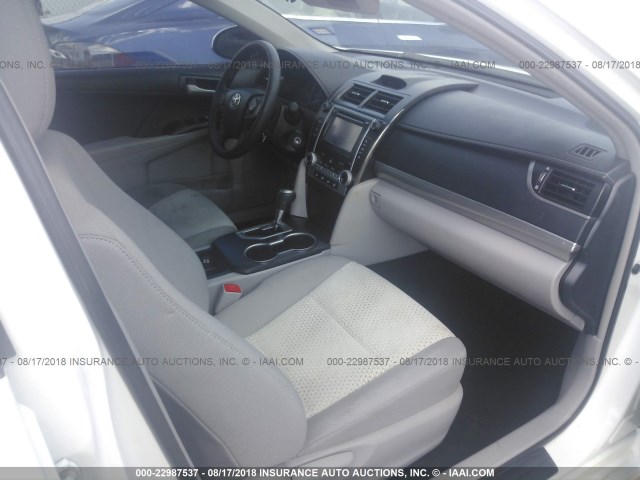 4T4BF1FK7ER348157 - 2014 TOYOTA CAMRY L/SE/LE/XLE 白色 照片 5