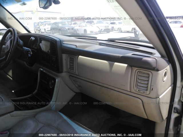 1GYEK63N72R184453 - 2002 CADILLAC ESCALADE LUXURY WHITE photo 5