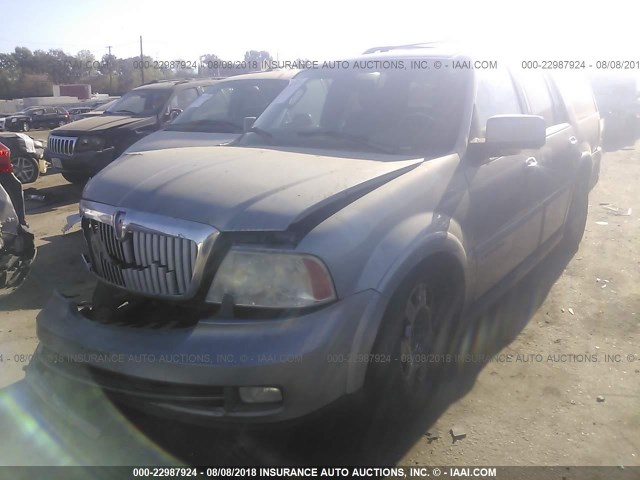5LMFU27566LJ27749 - 2006 LINCOLN NAVIGATOR Silber Foto 2