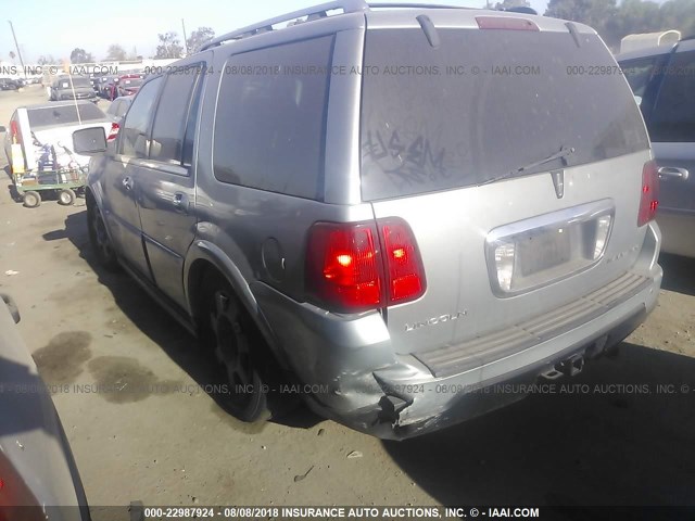 5LMFU27566LJ27749 - 2006 LINCOLN NAVIGATOR Silber Foto 3