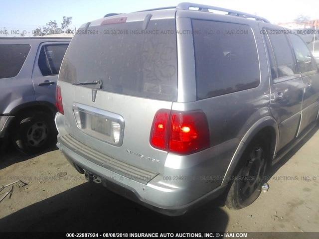 5LMFU27566LJ27749 - 2006 LINCOLN NAVIGATOR Silber Foto 4