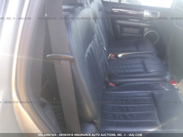 5LMFU27566LJ27749 - 2006 LINCOLN NAVIGATOR Silber Foto 8