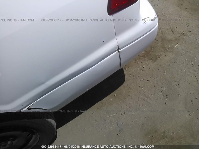 JT2BG22K4Y0428382 - 2000 TOYOTA CAMRY CE/LE/XLE 白色 照片 6