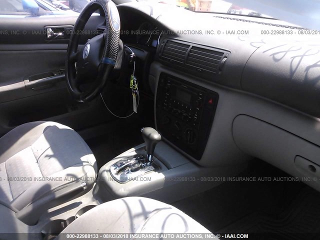 WVWND63B74E073157 - 2004 VOLKSWAGEN PASSAT GL GRAY photo 5