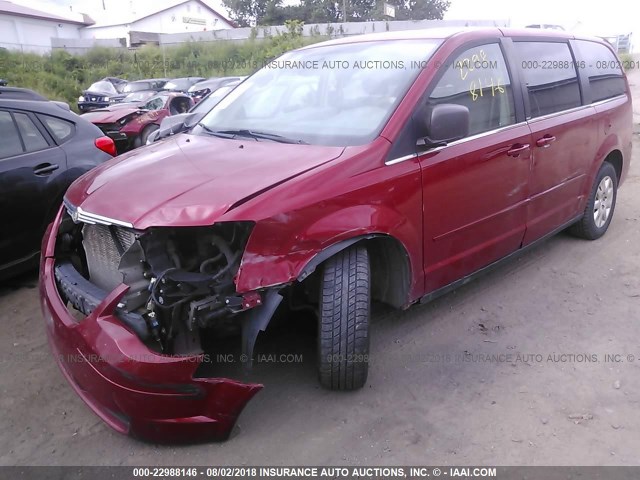 2A4RR4DE8AR215217 - 2010 CHRYSLER TOWN & COUNTRY LX MAROON photo 6