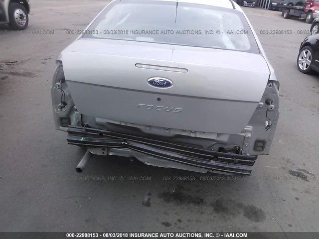 1FAHP34N88W225495 - 2008 FORD FOCUS S/SE GRAY photo 6