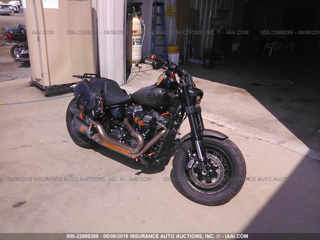 1HD1YLK13JC017765 - 2018 HARLEY-DAVIDSON FXFBS FAT BOB 114 GRAY photo 1