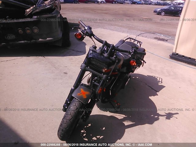 1HD1YLK13JC017765 - 2018 HARLEY-DAVIDSON FXFBS FAT BOB 114 GRAY photo 2