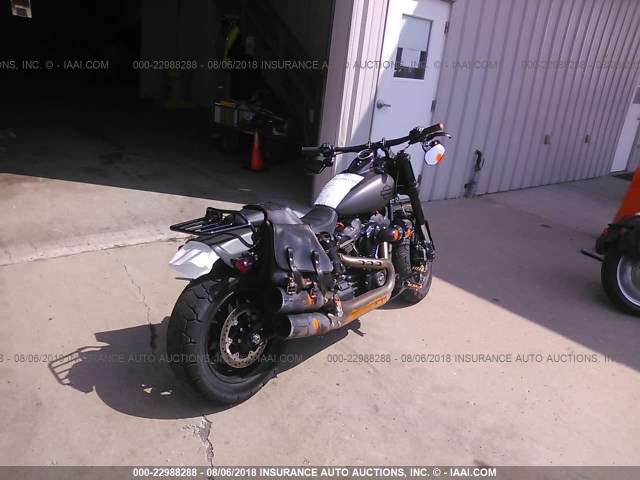 1HD1YLK13JC017765 - 2018 HARLEY-DAVIDSON FXFBS FAT BOB 114 GRAY photo 4