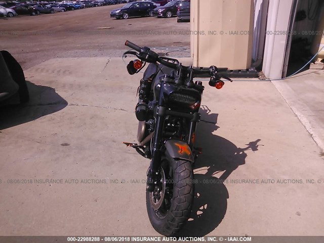 1HD1YLK13JC017765 - 2018 HARLEY-DAVIDSON FXFBS FAT BOB 114 GRAY photo 5