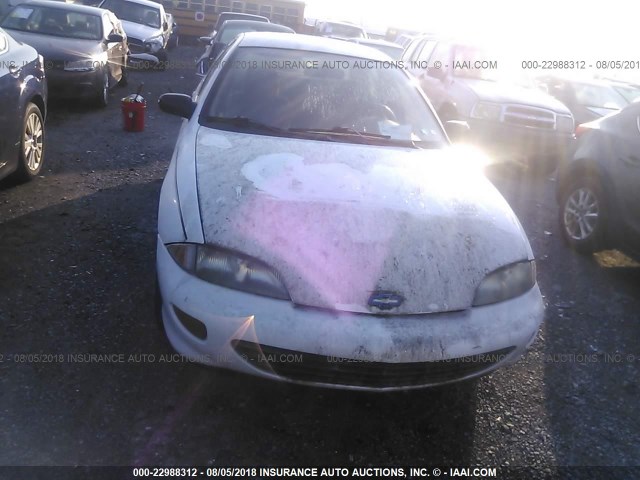 1G1JF5242W7143458 - 1998 CHEVROLET CAVALIER LS WHITE photo 6