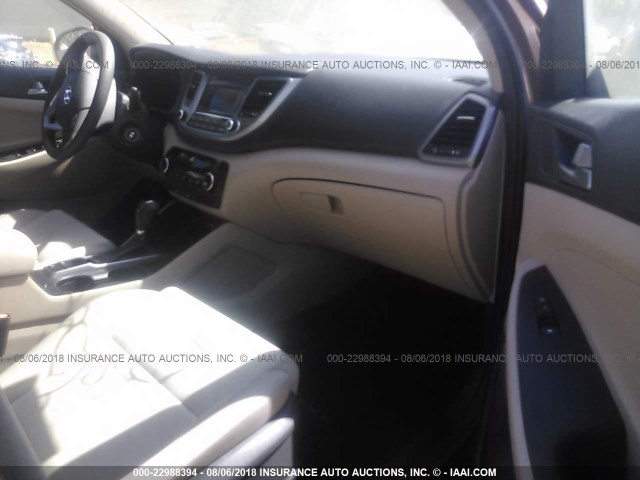 KM8J33A49HU484930 - 2017 HYUNDAI TUCSON LIMITED/SPORT AND ECO/SE BROWN photo 5