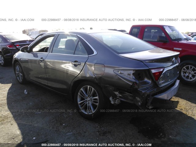 4T1BF1FK0FU986567 - 2015 TOYOTA CAMRY LE/XLE/SE/XSE 灰色 照片 3