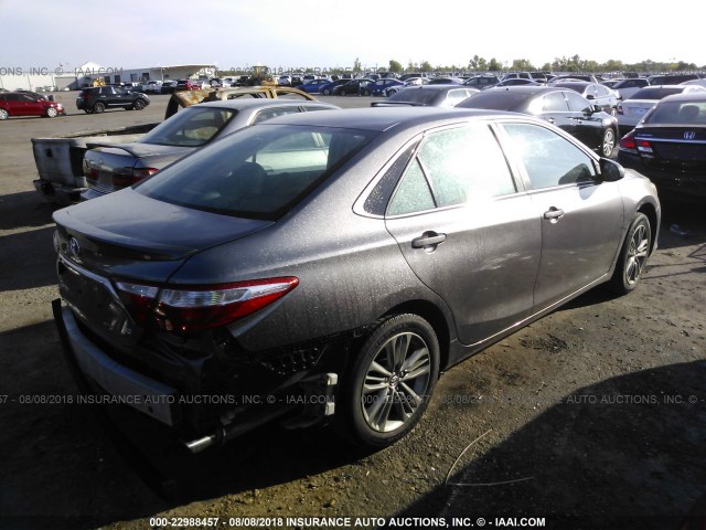 4T1BF1FK0FU986567 - 2015 TOYOTA CAMRY LE/XLE/SE/XSE 灰色 照片 4