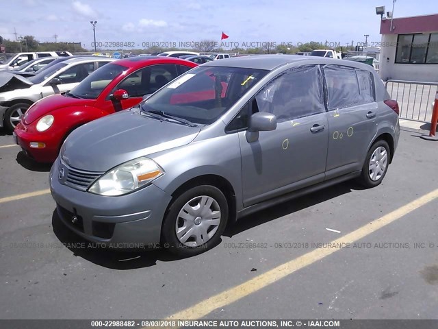 3N1BC13E27L441979 - 2007 NISSAN VERSA S/SL GRAY photo 2