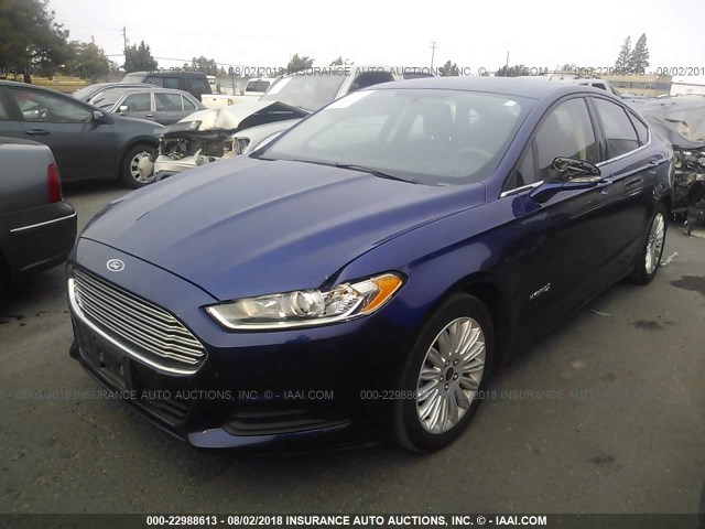 3FA6P0LU2GR333627 - 2016 FORD FUSION SE HYBRID BLUE photo 2