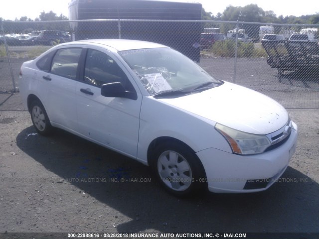 1FAHP34N58W206404 - 2008 FORD FOCUS S/SE WHITE photo 1