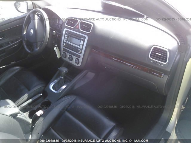 WVWFA71FX9V018752 - 2009 VOLKSWAGEN EOS LUX SILVER photo 5