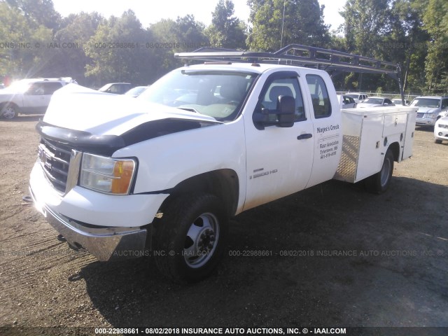 1GDJC39638E170688 - 2008 GMC SIERRA C3500 WHITE photo 2