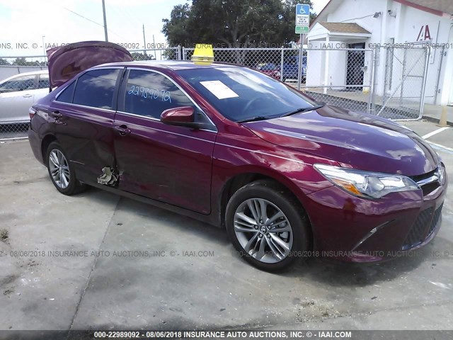 4T1BF1FK0HU726947 - 2017 TOYOTA CAMRY LE/XLE/SE/XSE 红色 照片 1