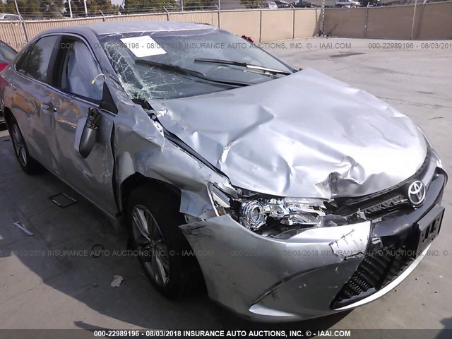 4T1BF1FK2GU223256 - 2016 TOYOTA CAMRY LE/XLE/SE/XSE 银色 照片 1