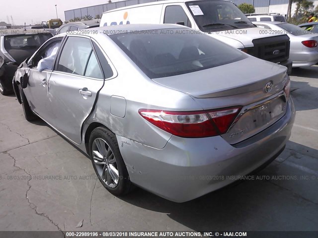 4T1BF1FK2GU223256 - 2016 TOYOTA CAMRY LE/XLE/SE/XSE SILVER photo 3