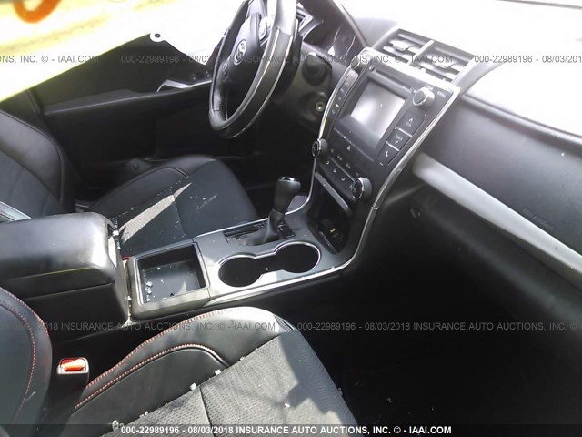 4T1BF1FK2GU223256 - 2016 TOYOTA CAMRY LE/XLE/SE/XSE 银色 照片 5