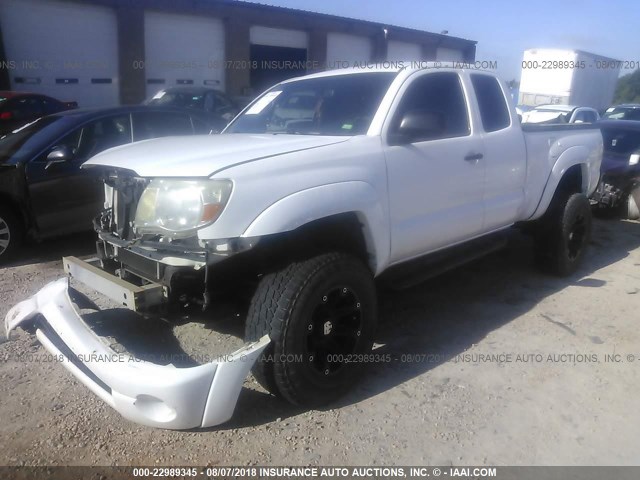 5TETU62N95Z117709 - 2005 TOYOTA TACOMA PRERUNNER ACCESS CAB WHITE photo 2