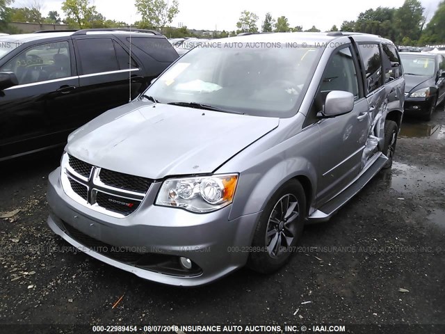 2C4RDGCG5GR330519 - 2016 DODGE GRAND CARAVAN SXT SILVER photo 2