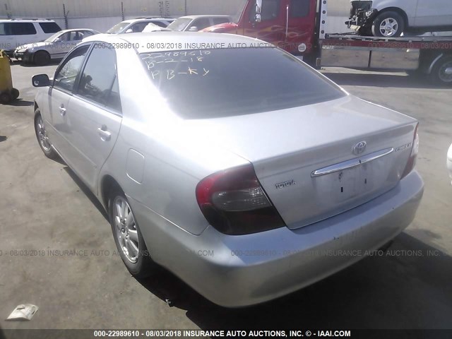 4T1BE30K52U064099 - 2002 TOYOTA CAMRY LE/XLE/SE Gümüş foto 3