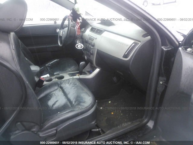 1FAHP33N98W230903 - 2008 FORD FOCUS SE/SEL/SES BLACK photo 5