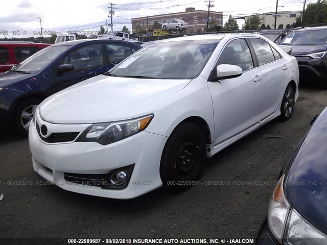 4T1BF1FK2CU627989 - 2012 TOYOTA CAMRY SE/LE/XLE 白色 照片 2