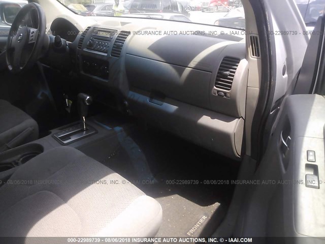 1N6AD07W47C448847 - 2007 NISSAN FRONTIER CREW CAB LE/SE/OFF ROAD SILVER photo 5