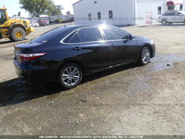4T1BF1FK4GU116547 - 2016 TOYOTA CAMRY LE/XLE/SE/XSE 黑色 照片 4