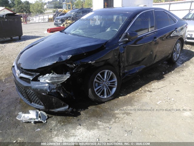 4T1BF1FK4GU116547 - 2016 TOYOTA CAMRY LE/XLE/SE/XSE 黑色 照片 6