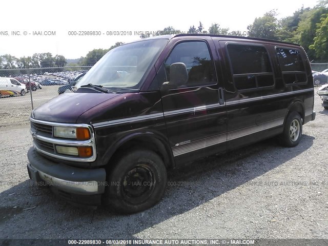 1GBFG15R111171181 - 2001 CHEVROLET EXPRESS G1500  MAROON photo 2